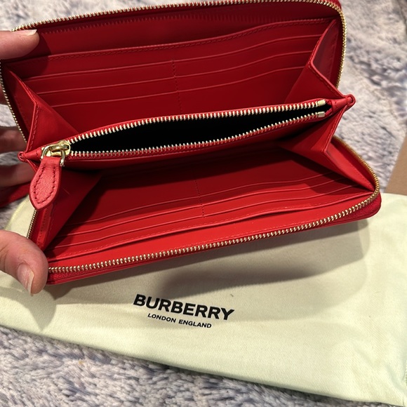 Burberry Elmore Wallet, Red, 5 inside pockets, 12 card slots - Picture 4 of 8